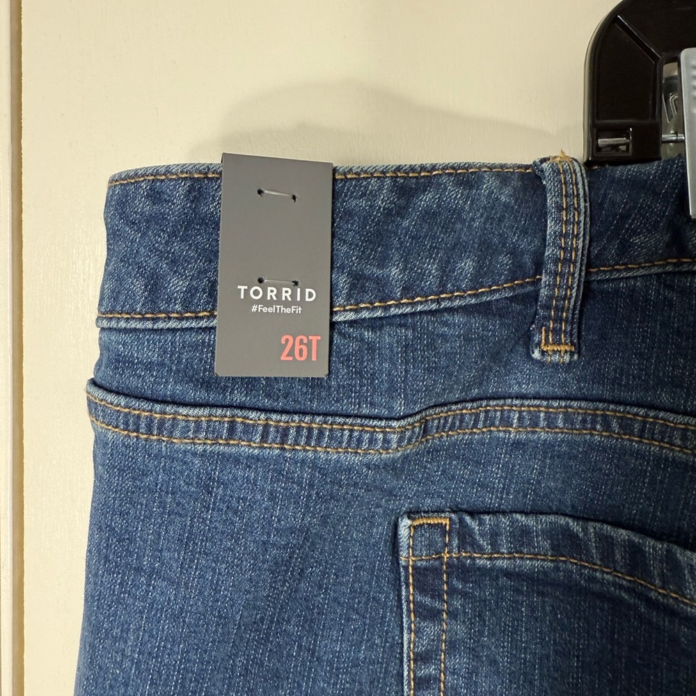 NWT Torrid Women’s‎ Boyfriend Mid-Rise Jean Plus Size 26W - Picture 5 of 10